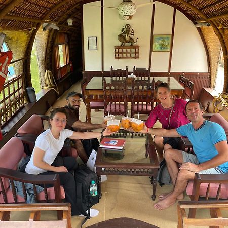 Thara'S Houseboat Hotel Alappuzha Exterior foto